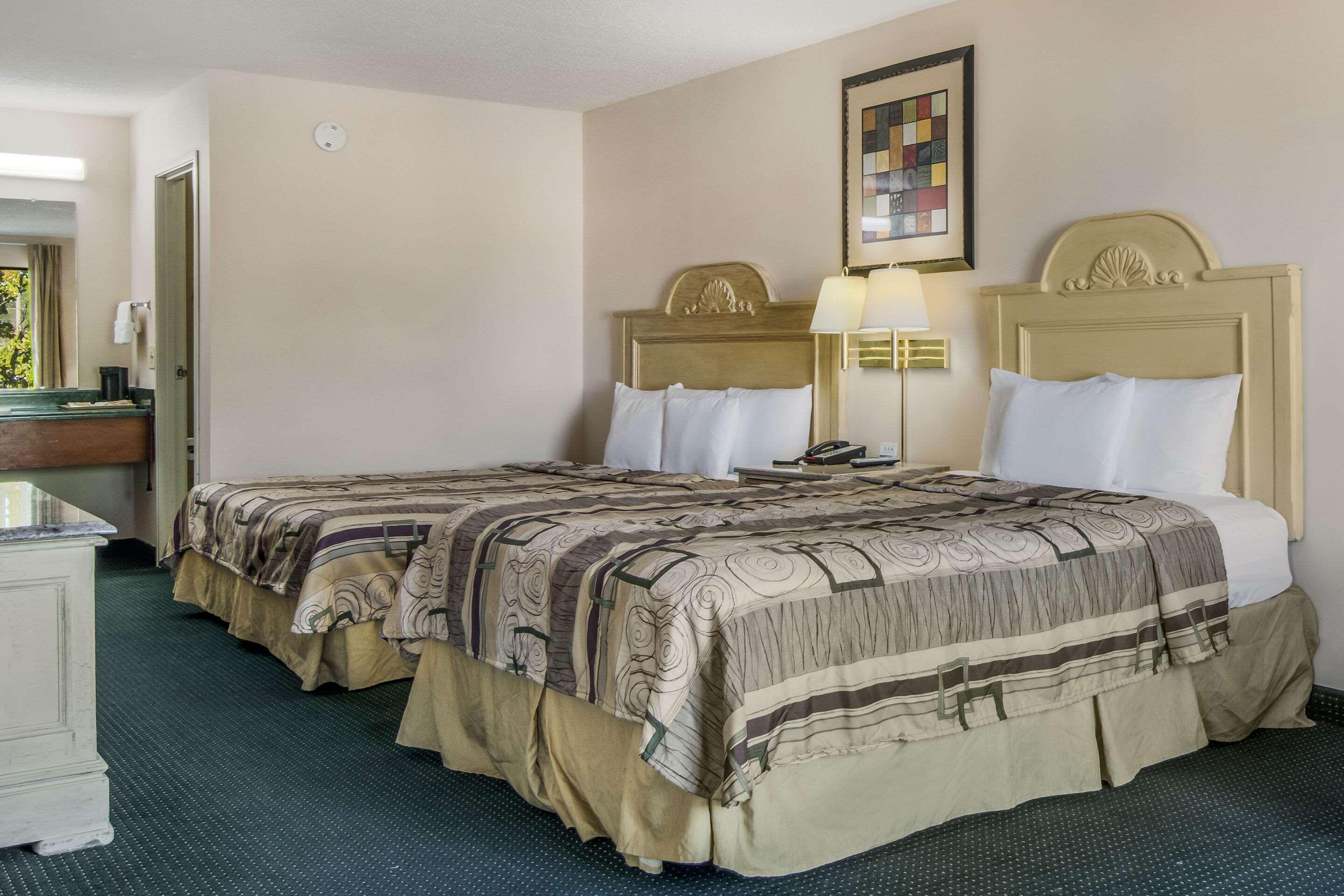 Rodeway Inn & Suites Dublin Exterior foto
